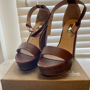 Woman’s brown heels size 8